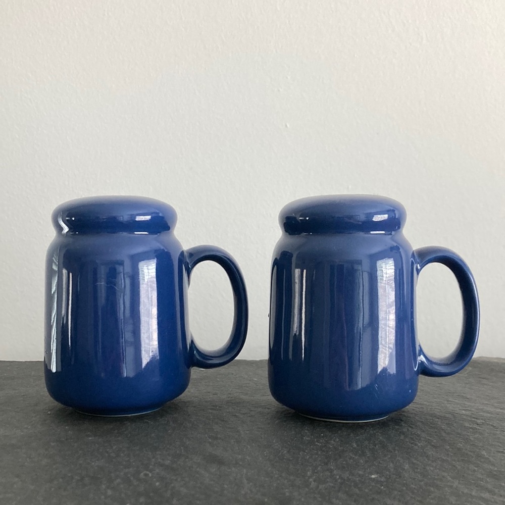 Vintage 90s blue rounded salt and pepper shaker with stopper